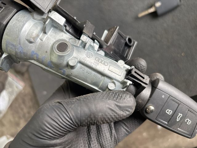 bontott SKODA FABIA III Gyújtáskapcsoló Házzal