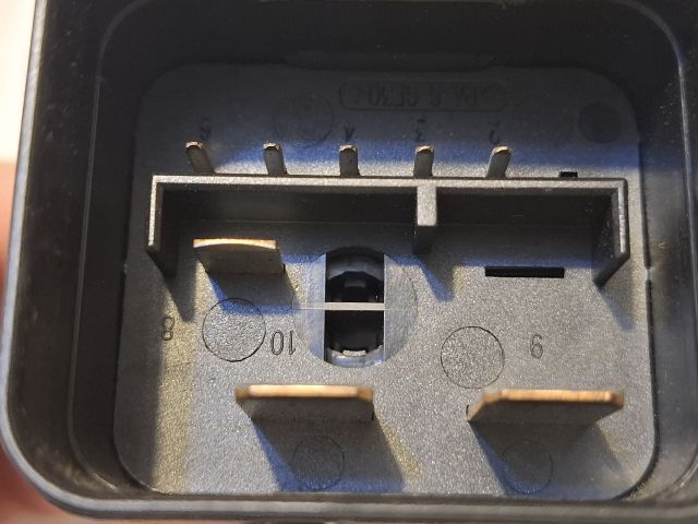 bontott SKODA FABIA III Hűtőventilátor Relé