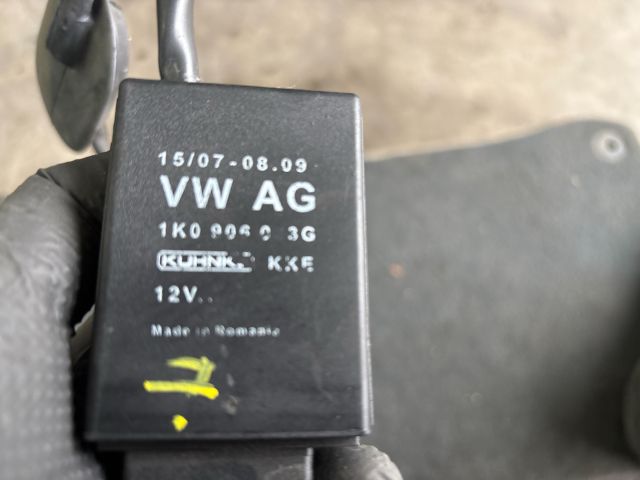 bontott SKODA FABIA III Üzemanyag Szivattyú Relé