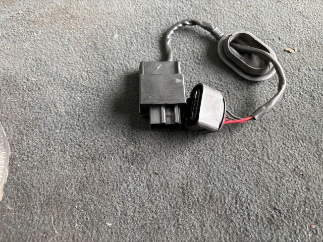 bontott SKODA FABIA III Üzemanyag Szivattyú Relé