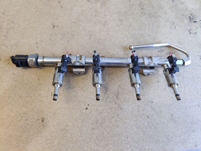 bontott SKODA FABIA III Porlasztó Sor / Híd