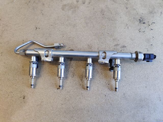 bontott SKODA FABIA III Porlasztó Sor / Híd