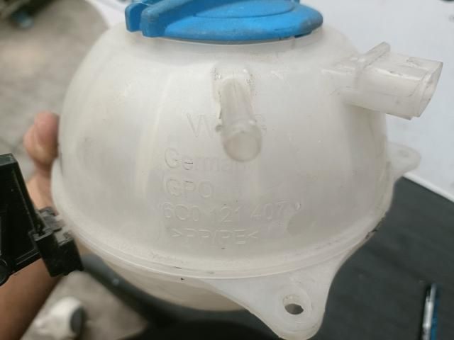 bontott SKODA FABIA III Kiegyenlítő Tartály