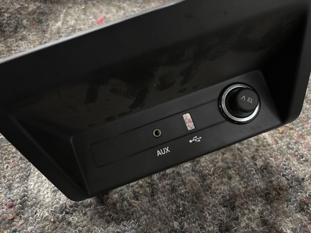 bontott SKODA FABIA III AUX Csatlakozó