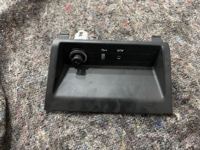 bontott SKODA FABIA III AUX Csatlakozó