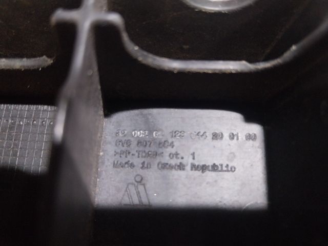 bontott SKODA FABIA III Bal első Lökhárító Tartó (Műanyag)