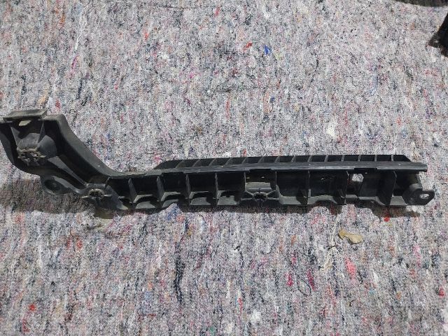 bontott SKODA FABIA III Bal első Lökhárító Tartó (Műanyag)