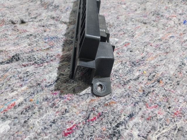 bontott SKODA FABIA III Bal első Lökhárító Tartó (Műanyag)