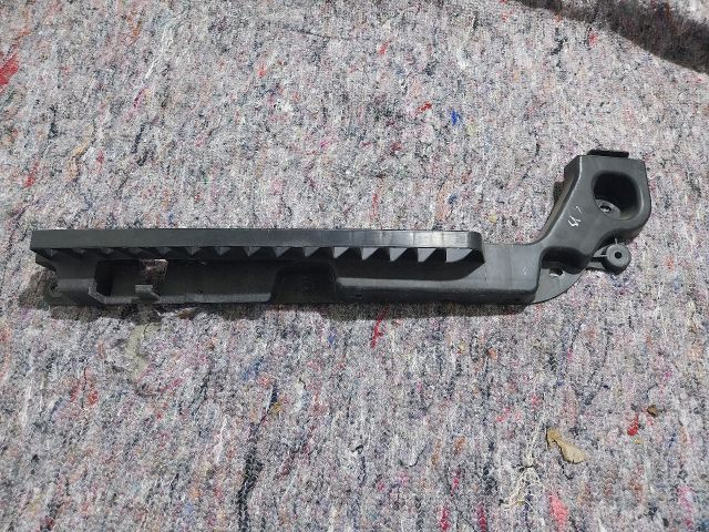 bontott SKODA FABIA III Bal első Lökhárító Tartó (Műanyag)