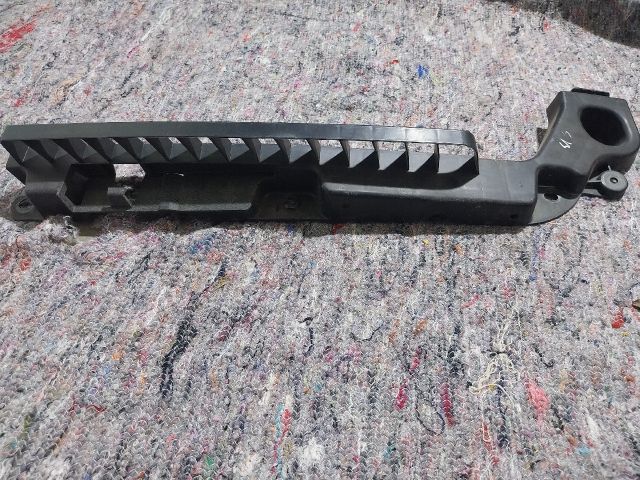 bontott SKODA FABIA III Bal első Lökhárító Tartó (Műanyag)