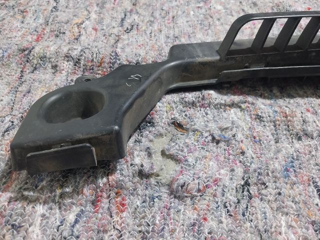 bontott SKODA FABIA III Bal első Lökhárító Tartó (Műanyag)