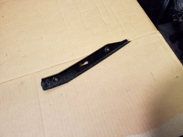 bontott SKODA FABIA III Bal első Oldal Lökhárító Tartó (Műanyag)