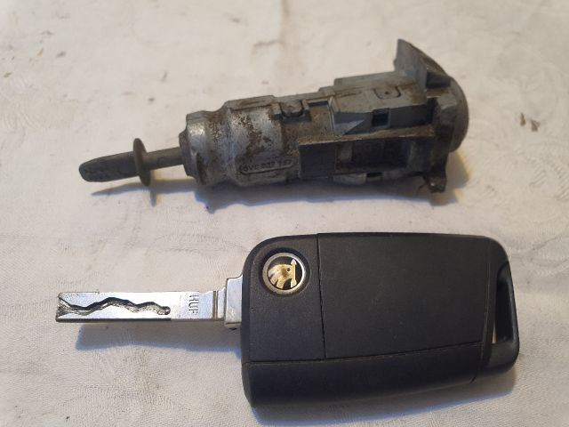 bontott SKODA FABIA III Bal első Zárbetét