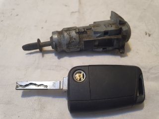 bontott SKODA FABIA III Bal első Zárbetét