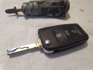 bontott SKODA FABIA III Bal első Zárbetét