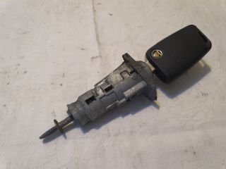 bontott SKODA FABIA III Bal első Zárbetét