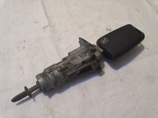 bontott SKODA FABIA III Bal első Zárbetét