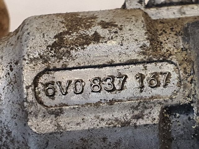 bontott SKODA FABIA III Bal első Zárbetét