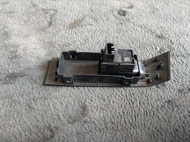 bontott SKODA FABIA III Bal hátsó Ablakemelő Kapcsoló