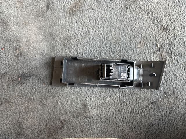 bontott SKODA FABIA III Bal hátsó Ablakemelő Kapcsoló