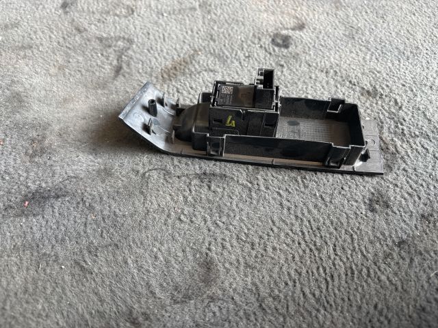 bontott SKODA FABIA III Bal hátsó Ablakemelő Kapcsoló