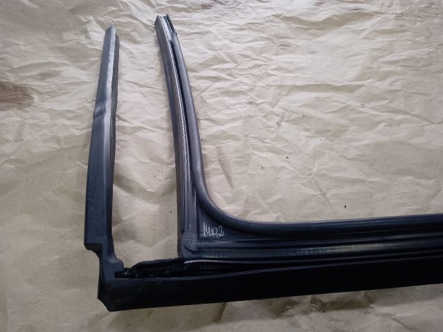 bontott SKODA FABIA III Bal hátsó Fixüveg (Ajtóban)