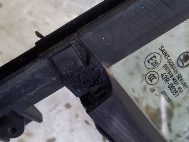 bontott SKODA FABIA III Bal hátsó Fixüveg (Ajtóban)