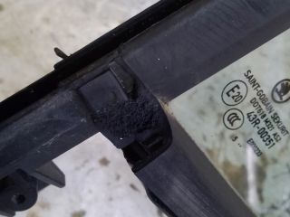 bontott SKODA FABIA III Bal hátsó Fixüveg (Ajtóban)