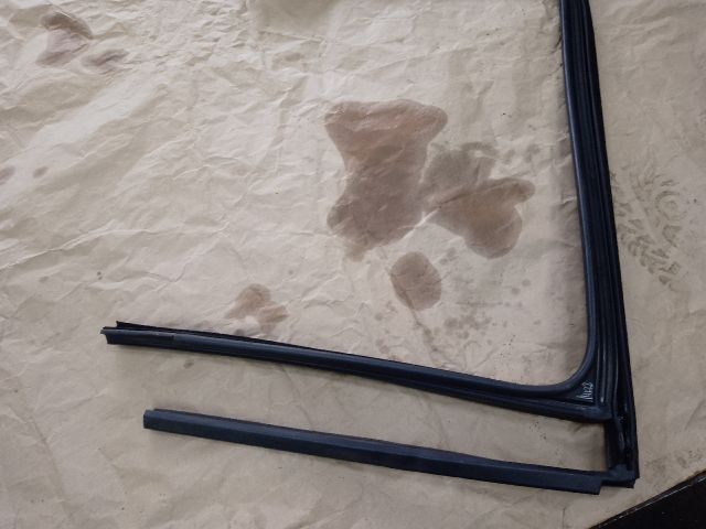 bontott SKODA FABIA III Bal hátsó Fixüveg (Ajtóban)