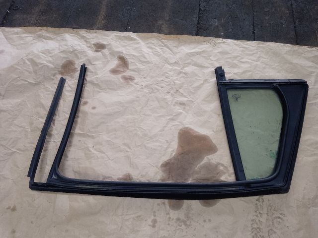 bontott SKODA FABIA III Bal hátsó Fixüveg (Ajtóban)