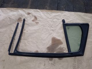 bontott SKODA FABIA III Bal hátsó Fixüveg (Ajtóban)