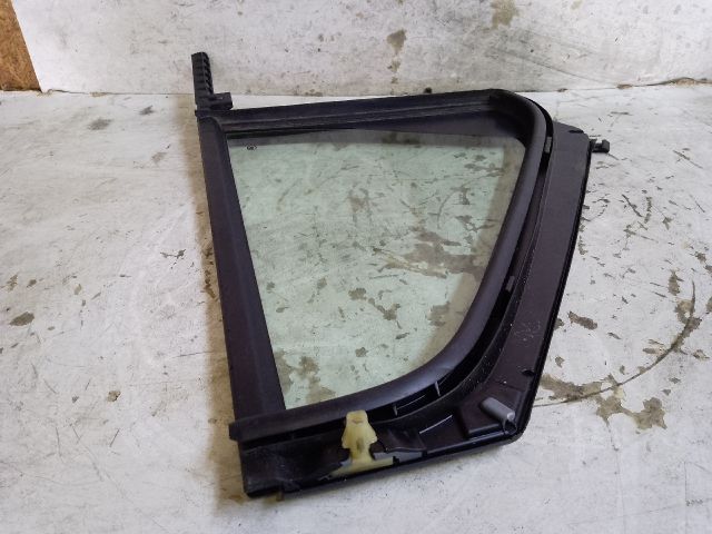 bontott SKODA FABIA III Bal hátsó Fixüveg (Ajtóban)