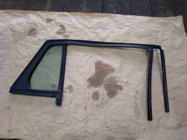 bontott SKODA FABIA III Bal hátsó Fixüveg (Ajtóban)