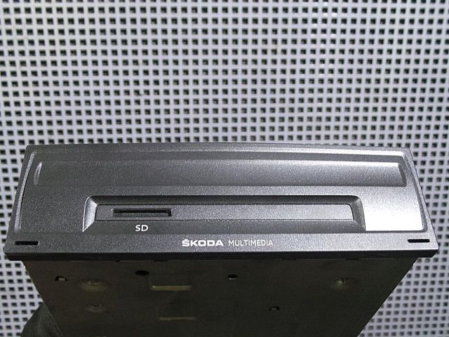 bontott SKODA FABIA III CD / DVD Tár