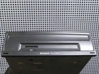 bontott SKODA FABIA III CD / DVD Tár