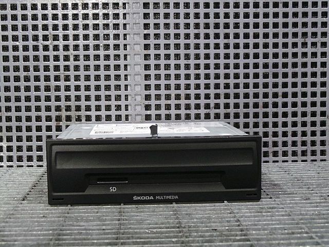 bontott SKODA FABIA III CD / DVD Tár