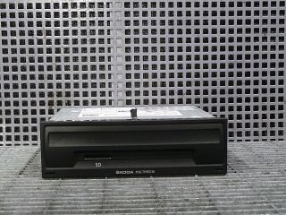 bontott SKODA FABIA III CD / DVD Tár