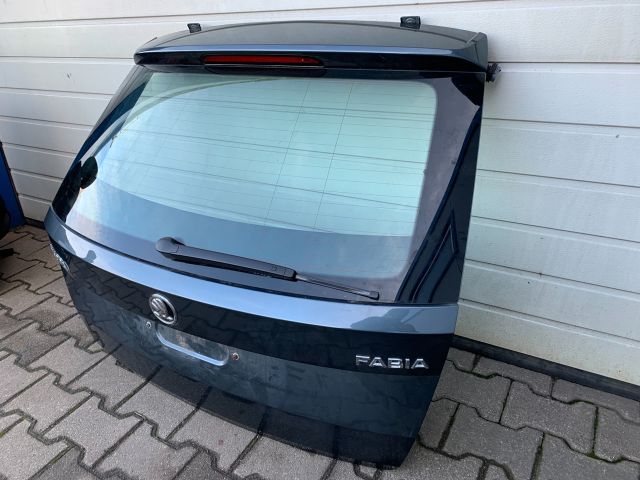 bontott SKODA FABIA III Csomagtérajtó (Részeivel)