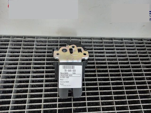 bontott SKODA FABIA III Csomagtérajtó Ütköző