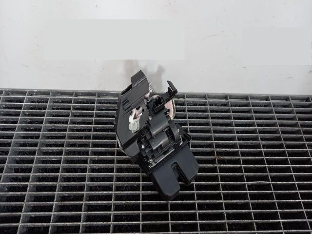 bontott SKODA FABIA III Csomagtérajtó Ütköző