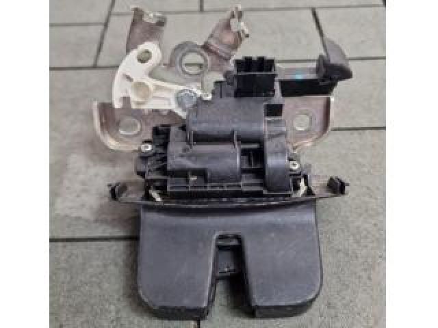 bontott SKODA FABIA III Csomagtérajtó Zárszerkezet