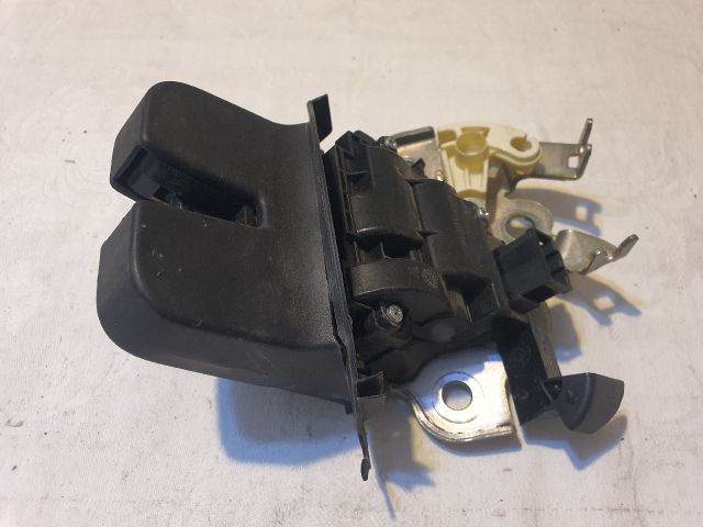 bontott SKODA FABIA III Csomagtérajtó Zárszerkezet