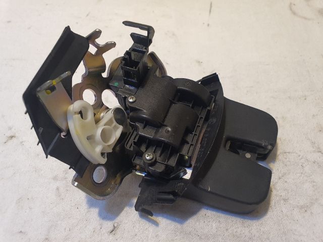 bontott SKODA FABIA III Csomagtérajtó Zárszerkezet