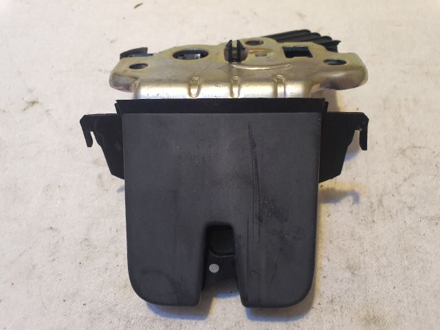 bontott SKODA FABIA III Csomagtérajtó Zárszerkezet