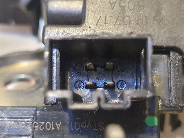 bontott SKODA FABIA III Csomagtérajtó Zárszerkezet