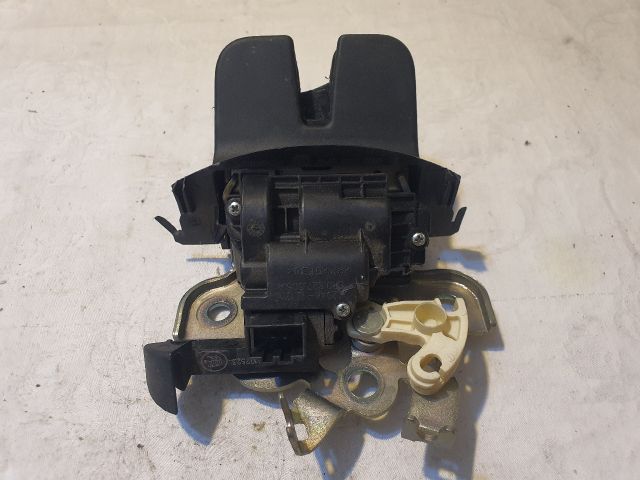 bontott SKODA FABIA III Csomagtérajtó Zárszerkezet