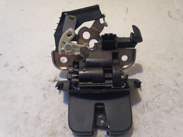 bontott SKODA FABIA III Csomagtérajtó Zárszerkezet