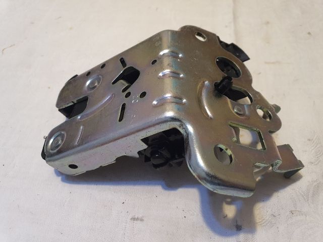 bontott SKODA FABIA III Csomagtérajtó Zárszerkezet