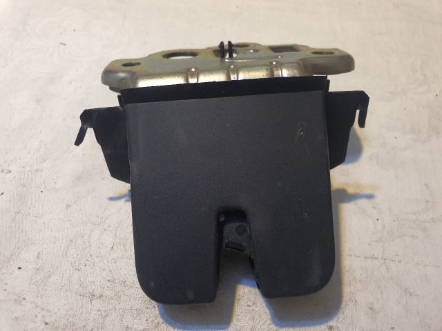 bontott SKODA FABIA III Csomagtérajtó Zárszerkezet