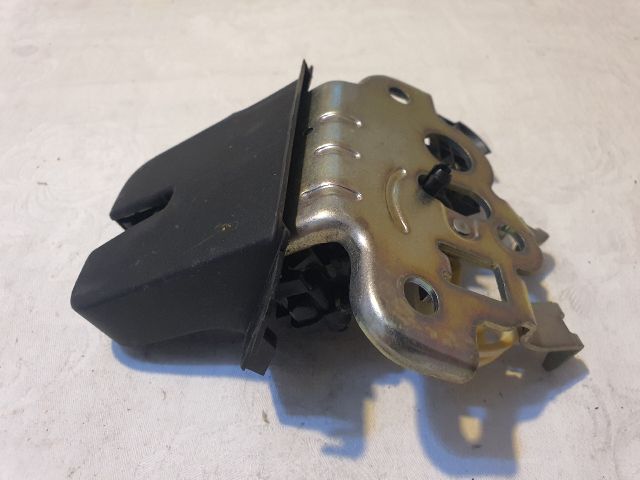 bontott SKODA FABIA III Csomagtérajtó Zárszerkezet